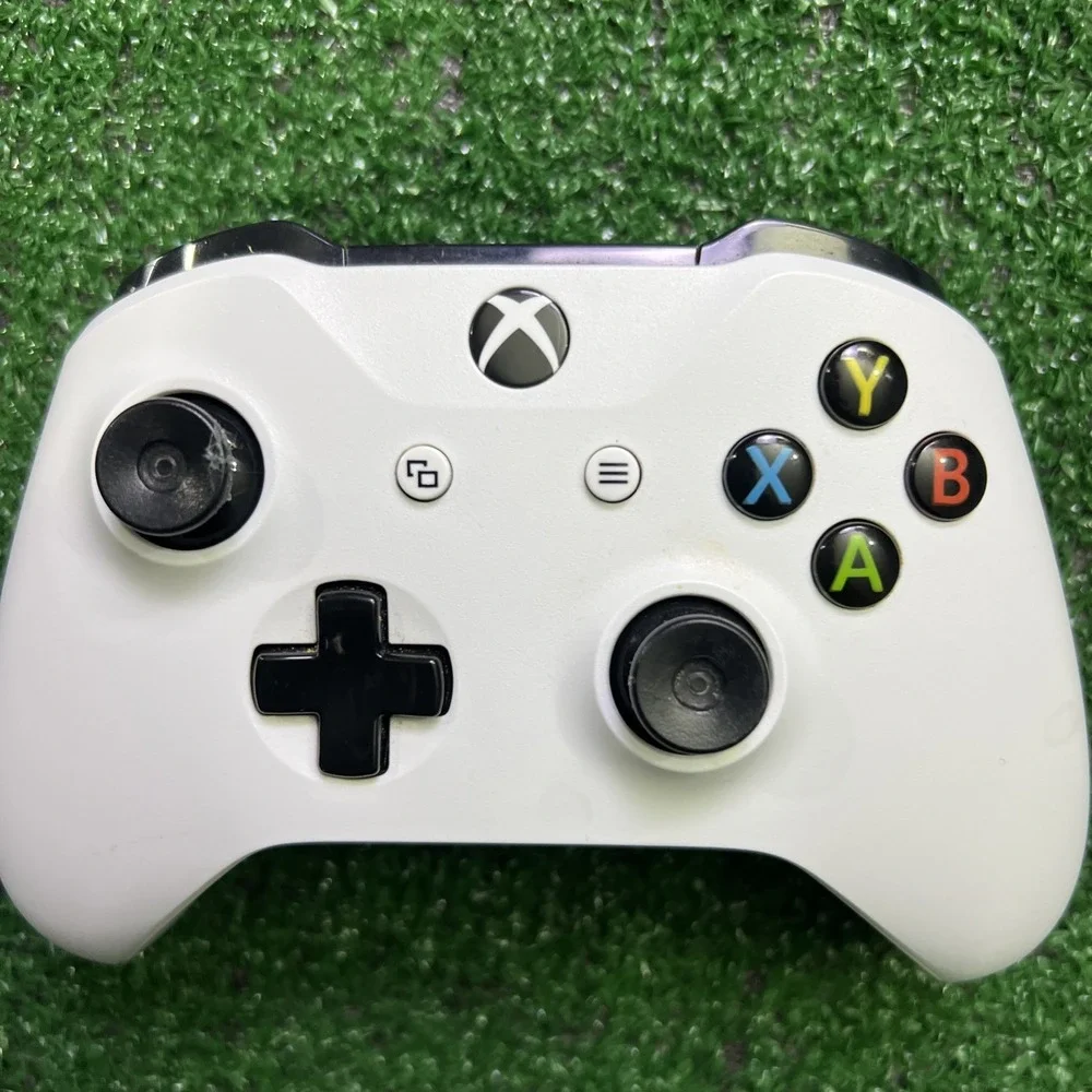 Microsoft‎ 1708 Xbox One Controller White Wireless Works